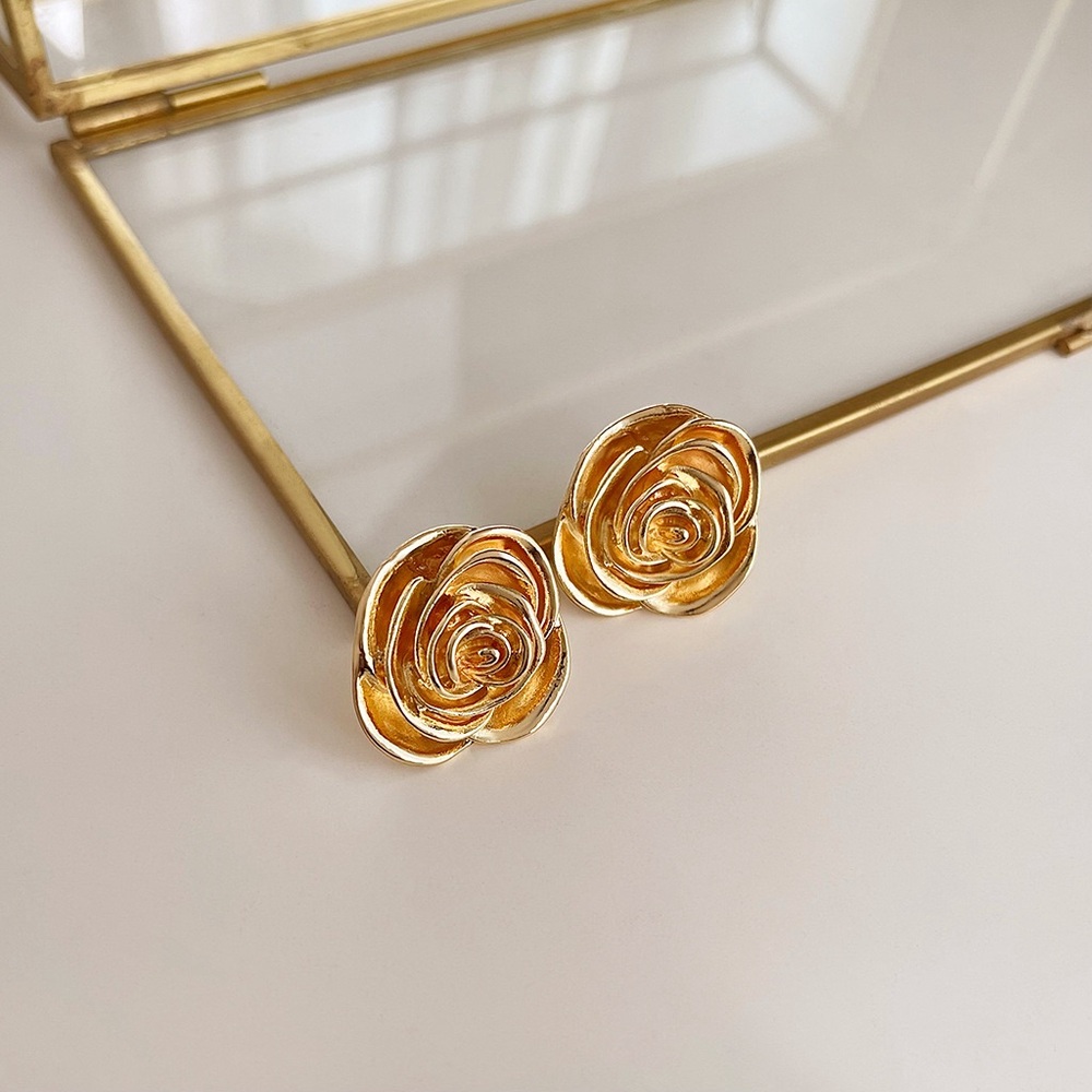 Vintage Antique Style Earrings With Silver Needle